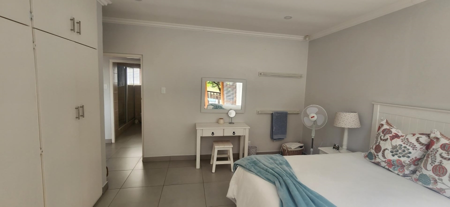 6 Bedroom Property for Sale in Fraaiuitsig Western Cape